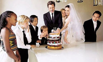 Chính quyền Campuchia bác bỏ tin vợ chồng Angelina Jolie nhận con nuôi