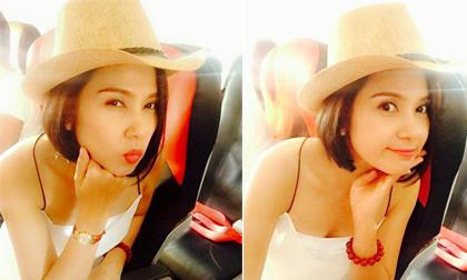 Việt Trinh khoe vẻ đẹp tươi trẻ trên đường đi làm từ thiện