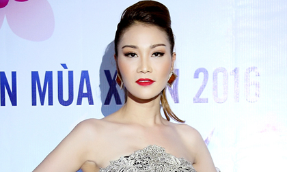 Xuân Nguyễn giản dị trao quà từ thiện ấm lòng tình nghệ sĩ