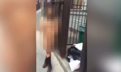 Chồng bắt vợ khỏa thân diễu phố vì phát hiện nhắn tin với trai