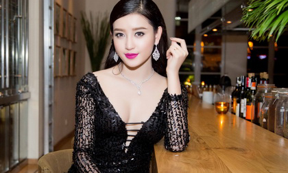 Á hậu Huyền My lấp ló vòng một khoe trang sức kim cương 2 tỷ