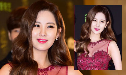 Thần tượng 'sạch' nhất xứ Kim chi bất ngờ diện váy khoe vòng một