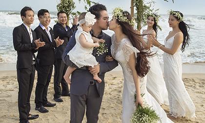 Vợ chồng Trang Nhung hôn nhau trước mặt con gái