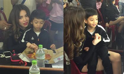 Khoảnh khắc hiếm hoi của Hồ Ngọc Hà và con trai trong hậu trường