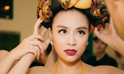 Hoàng Thùy Linh 'thoát xác' hóa nữ sĩ Hồ Xuân Hương