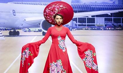 Minh Triệu lộng lẫy như một ‘bà hoàng’ trên sàn catwalk