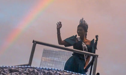 Cầu vồng bất ngờ xuất hiện trong lễ chào đón tân Hoa hậu Hoàn vũ
