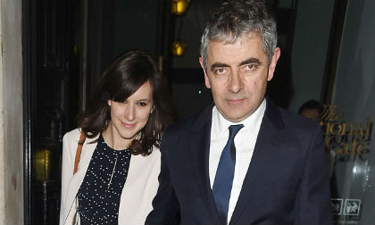 Vừa ly hôn vợ, 'Mr Bean' đã rước ngay tình trẻ về sống chung ở biệt thự 148 tỷ