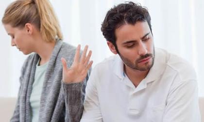 Vợ dược sĩ ân cần đón 'bồ' của chồng về nhà chăm sóc