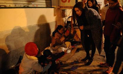 Hồ Ngọc Hà bất chấp giá rét đi phát quà Tết cho người vô gia cư