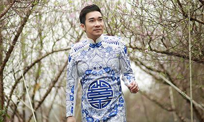 Quang Hà mặc áo dài chụp ảnh giữa vườn đào giá rét