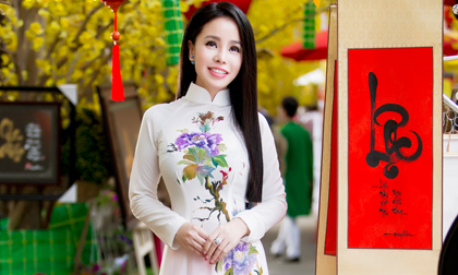 Hoa hậu Áo dài Hạ My dịu dàng xuống phố đón xuân