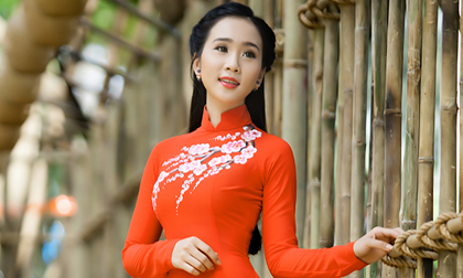 Cao An An diện áo dài với sắc đỏ rạng ngời đón xuân Bính Thân