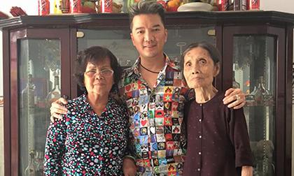 Đàm Vĩnh Hưng đưa mẹ ruột đến nhà vợ lớn thắp hương cho ba