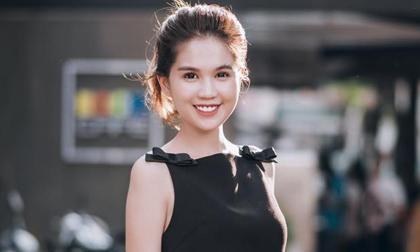 Ngọc Trinh khoe làn da trắng sứ khi diện cây đen 