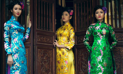 Dàn chân dài Lukas quý phái trong BST áo dài An Trang