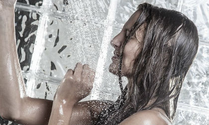 Rửa mặt sai cách khiến bạn phá nát làn da