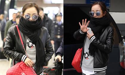 Dương Mịch trẻ trung khi xuất hiện ở sân bay