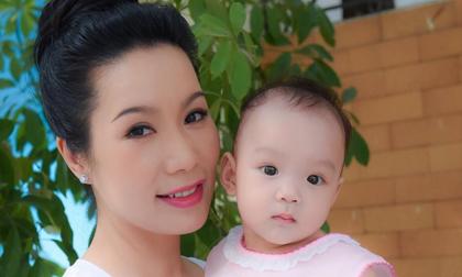 Diễn viên Trịnh Kim Chi xinh đẹp bên con gái út