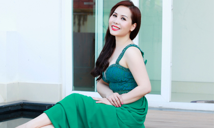 Nữ hoàng tài sắc Kim Chi khoe vẻ đẹp thanh tú rạng ngời