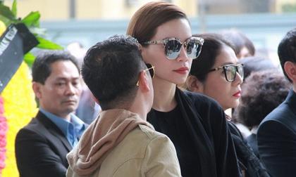 Hồ Ngọc Hà cùng loạt nghệ sĩ đến viếng đám tang nhạc sĩ Lương Minh