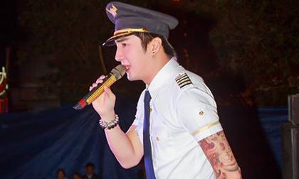 Fan đứng ngồi không yên với liveshow 10 năm của Lâm Chấn Khang