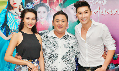 Á quân Nam Phong tình tứ cùng Trương Hải Vân chúc mừng Minh Béo