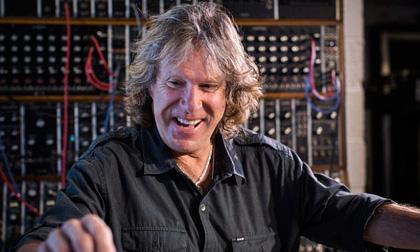 Cựu ca sĩ nhóm nhạc rock huyền thoại nước Anh tự tử