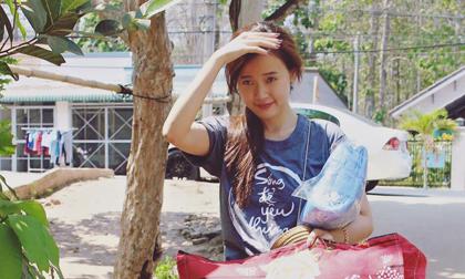 Midu giản dị, hết mình đi thiện nguyện khiến fans cảm động