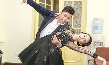 Quang Lê khiêu vũ tình tứ cùng em họ Phan Hiển