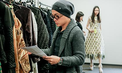 Công Trí làm việc quần quật chuẩn bị cho Tokyo Fashion Week