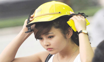 Bí quyết chống rụng tóc khi đội mũ bảo hiểm