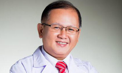 Bác sĩ chuyên phẫu thuật mắt to