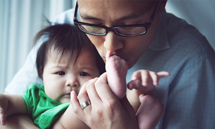 Hành động tưởng bình thường của người Việt có thể bị khép tội dâm ô trẻ em ở nước ngoài