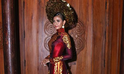 Trương Thị May mặc lại áo dài từng dự thi Miss Universe 2013