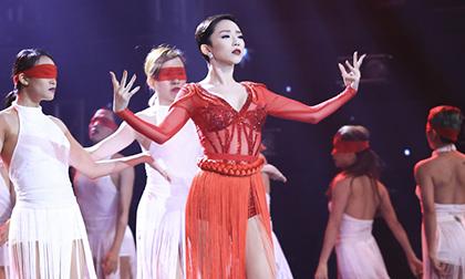 ‘Phát hờn’ trước vẻ gợi cảm của Tóc Tiên