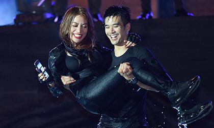 Trương Ngọc Ánh 'cười tít mắt' trong vòng tay ‘tình mới’