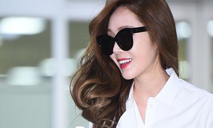 Jessica diện sơ mi trắng đơn giản vẫn sành điệu như fashionista