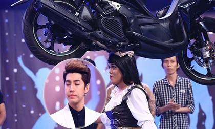 Noo Phước Thịnh khóc nức nở trước ‘dị nhân’ đội xe máy lên đầu 