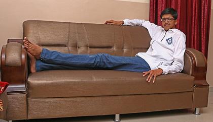 Học sinh cao 2.01m mong ước có bạn gái và một chiếc quần phù hợp