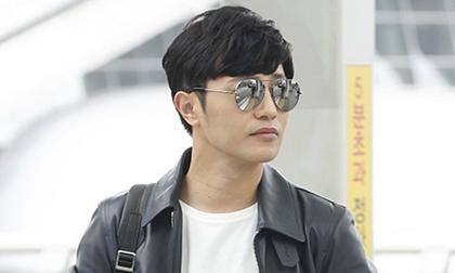 Sao nam phim 'Hậu duệ mặt trời' bảnh bao ở sân bay 