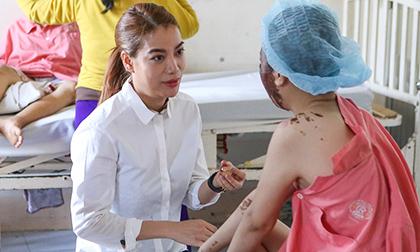 Trương Ngọc Ánh quyên góp 300 triệu giúp nữ sinh bị tạt axit