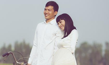 Phương Thanh diện áo dài trắng nữ tính bên trai trẻ