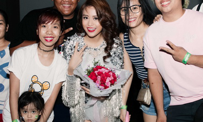 Hoàng Thùy Linh bị hàng ngàn fans vây kín trong đêm nhạc sinh viên