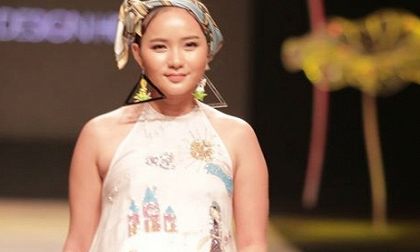 Phan Như Thảo vác bụng bầu sải bước sàn catwalk Week (VIFW) 2016
