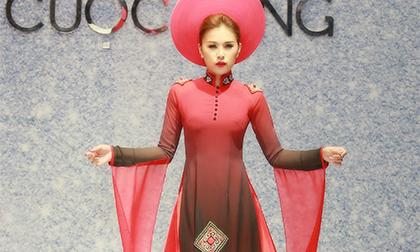 Miss Bikini Kim Yến tự tin diện áo dài khoe eo thon