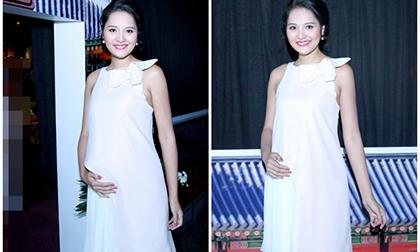 Hoa hậu Hương Giang lần đầu khoe bụng bầu 7 tháng