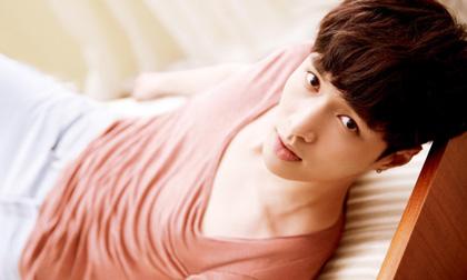 Lay (EXO) phải nhập viện vì ngộ độc thực phẩm