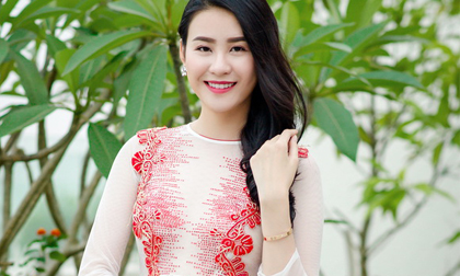 Siêu mẫu Quốc tế Phan Hà Phương nhẹ nhàng cùng áo dài Minh Minh