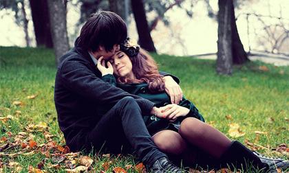 'Toát mồ hôi hột' trong đêm đầu tiên gần gũi bạn gái cao gấp đôi mình